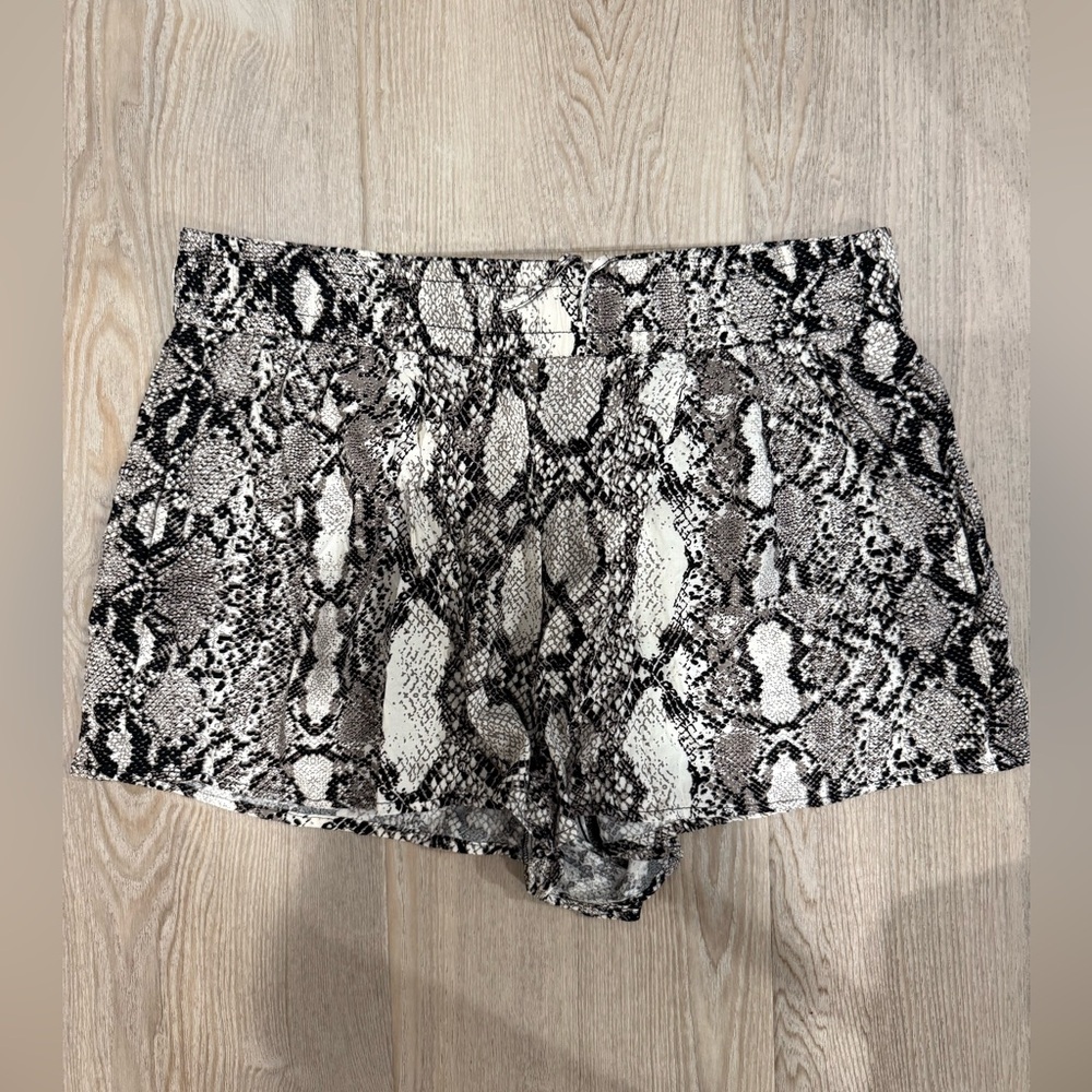 Express Black & White Snake Print High-Waist Shorts